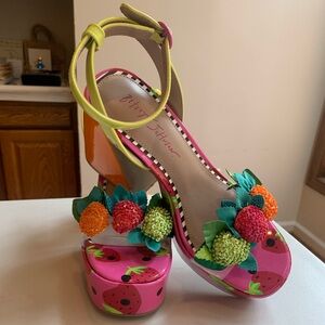 EUC Betsey Johnson Chunky Heel Sandals